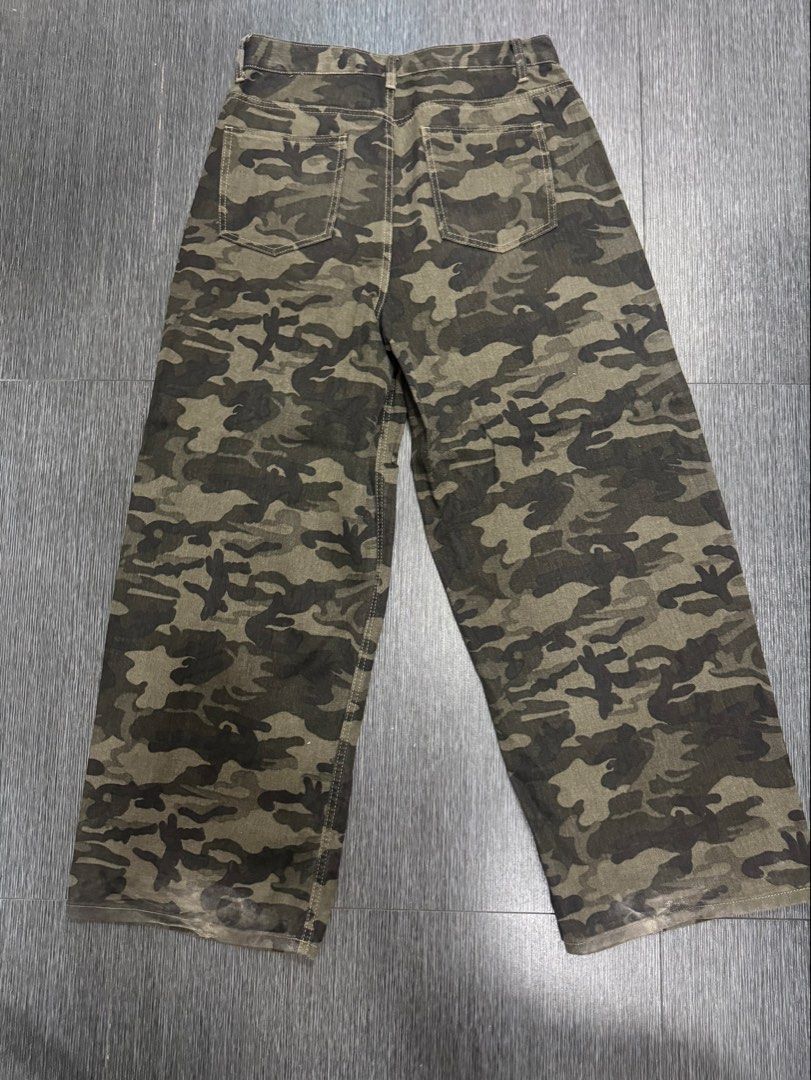 Baggy Camo Pants (Category: Jeans) located in Pasay City. Submitted by nateman111 (Listing ID 1466609808, Image 2). Description: For Sale only Camo Baggy Pants Size M (check last photo for dimes) Issue: Minimal Loose thread on leg hole (check 3rd photo) ₱600 📍Pasay.