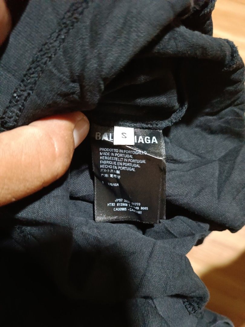 balenciaga (Category: Tshirts & Polo Shirts ) located in Manila. Submitted by jheizkiehi39708 (Listing ID 1466770218, Image 3). Description: excellent 9.7/10 colorte issue no maintag large 22x28.