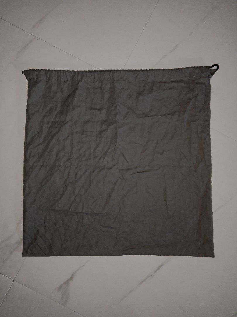 BALENCIAGA DUST BAG (Category: Luxury Bags & Wallets) located in Cavite. Submitted by biibz4thrift (Listing ID 1466656770, Image 2). Description: NO ISSUE 💯 PERFECT CONDITION 💯 20x20 (INCH) 📏.