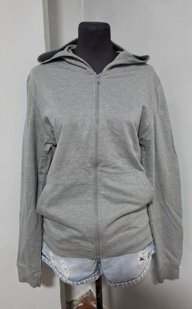 Baleno Basic Gray Zip-Up Hoodie (Category: Coats, Jackets and Outerwear) located in Paranaque City. Submitted by franinnashop (Listing ID 1466640416, Image 1). Description: DECLUTTER MEDIUM PARANAQUE CITY - Brand/Model: Baleno Basic - Size: M/38 - Color: Gray - Closure: Full front zip with matching drawstring hood - Pockets: Two front pouch pockets - Details: Ribbed cuffs and hem for shape retention, soft fleece-style interior - Condition/Use: Gr