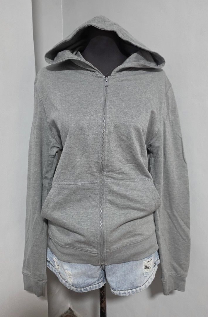 Baleno Basic Gray Zip-Up Hoodie (Category: Coats, Jackets and Outerwear) located in Paranaque City. Submitted by franinnashop (Listing ID 1466640416, Image 2). Description: DECLUTTER MEDIUM PARANAQUE CITY - Brand/Model: Baleno Basic - Size: M/38 - Color: Gray - Closure: Full front zip with matching drawstring hood - Pockets: Two front pouch pockets - Details: Ribbed cuffs and hem for shape retention, soft fleece-style interior - Condition/Use: Gr