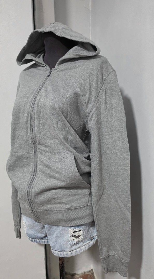 Baleno Basic Gray Zip-Up Hoodie (Category: Coats, Jackets and Outerwear) located in Paranaque City. Submitted by franinnashop (Listing ID 1466640416, Image 3). Description: DECLUTTER MEDIUM PARANAQUE CITY - Brand/Model: Baleno Basic - Size: M/38 - Color: Gray - Closure: Full front zip with matching drawstring hood - Pockets: Two front pouch pockets - Details: Ribbed cuffs and hem for shape retention, soft fleece-style interior - Condition/Use: Gr