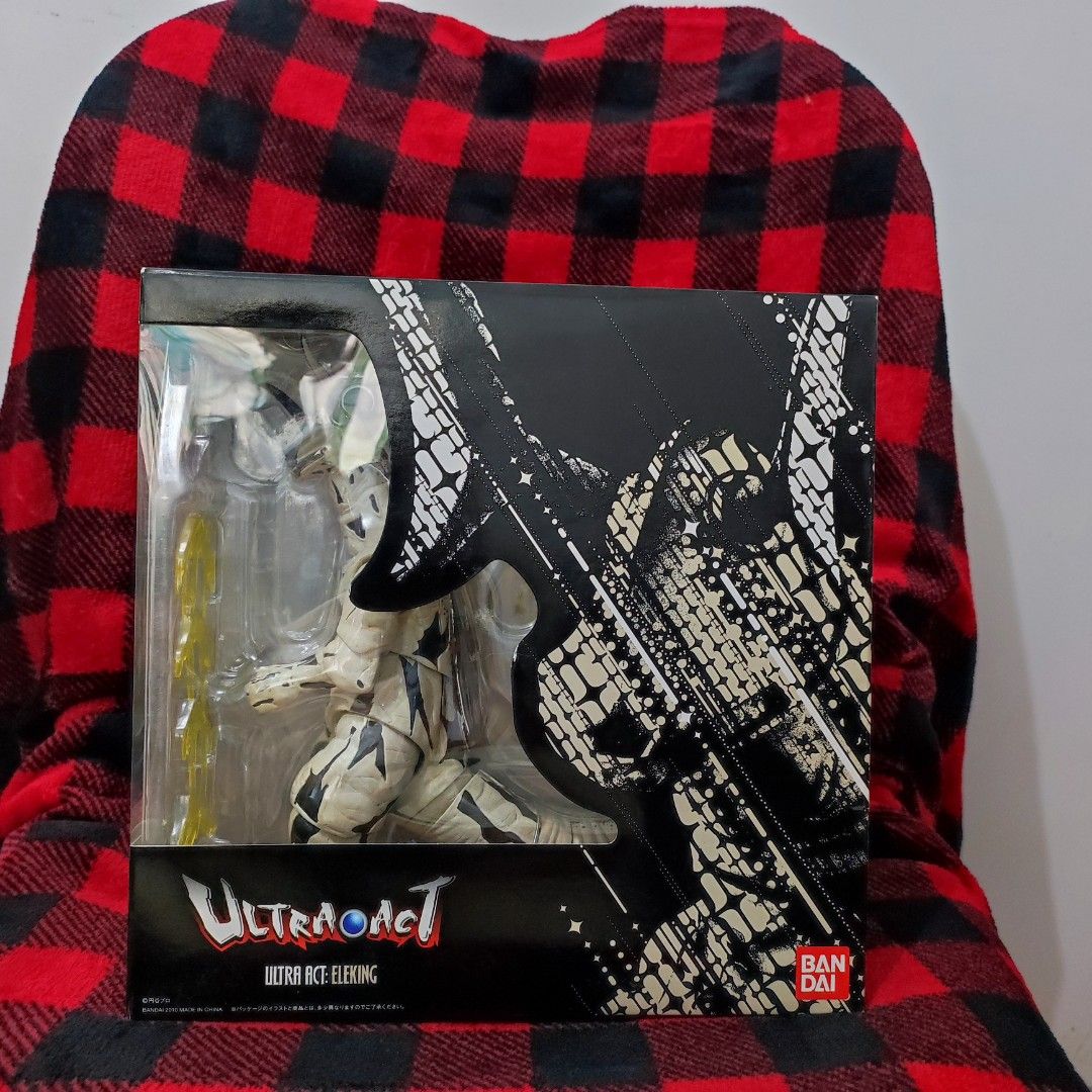 Bandai Ultra-Act Eleking Action Figure (Category: Figurines & Statues) located in Aliaga. Submitted by nekotoys (Listing ID 1466620697, Image 2). Description: - Brand: Bandai (Ultra-Act Series) - Character: Eleking (Ultraman Series) - Release Year: 2010 - Condition: Figure inside original black packaging box with window display and artwork - Inclusions: Interchangeable parts and yellow battle effect pieces - Perfect for: Ultraman collectors and d