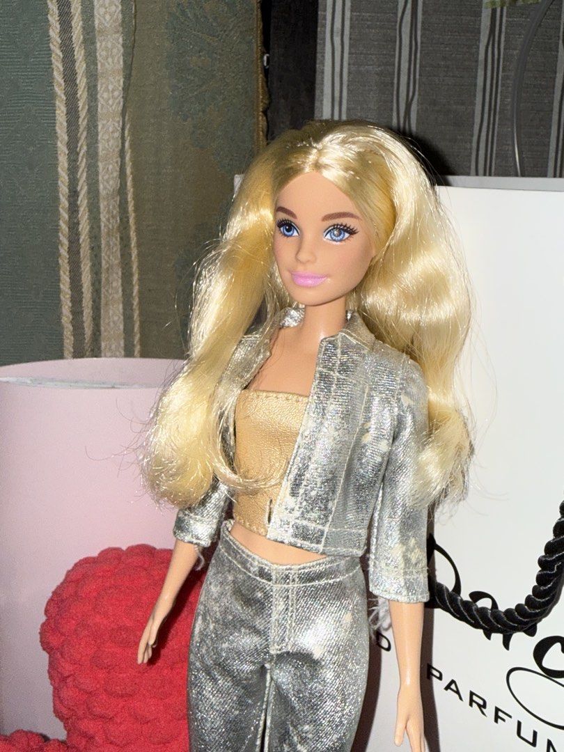 Barbie Doll (Category: Kids Toys) located in Baguio. Submitted by hoomanspre_loved (Listing ID 1466579833, Image 3). Description: Barbie Doll (Millie mold) 🌸 ☑️With box From fashionista line up in barbie millie mold; good for dress up. No flaws; sent a message if interested ✨Negotiable to lp✨.