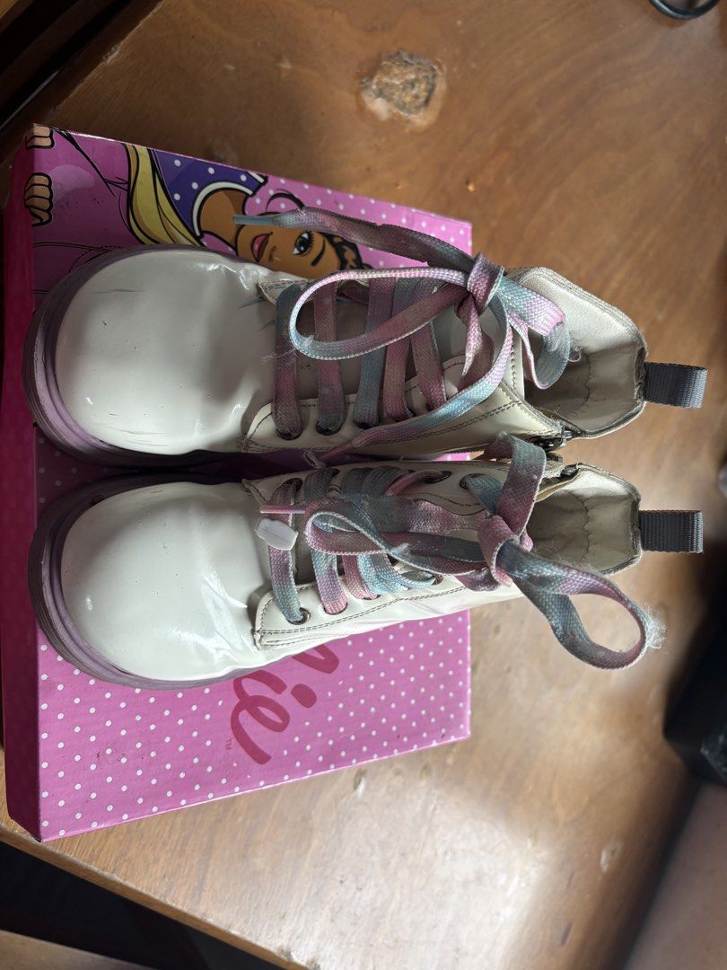 Barbie shoes (Category: Babies & Kids Fashion) located in Manila. Submitted by kloe03 (Listing ID 1466568195, Image 3). Description: What you see is what you get. May kasama po siya na box worth 2k po siya nung binili. two times lang na suot. Now di na kasya kasi malaki na paa ng anak ko .