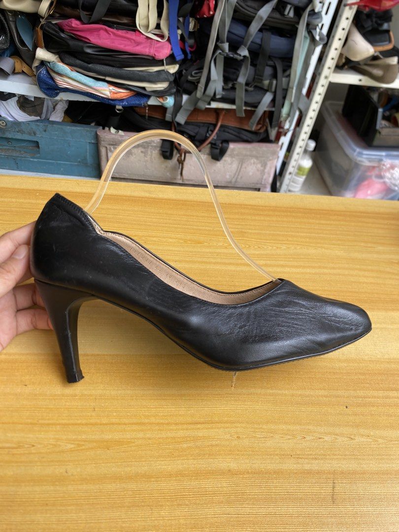 BASIC by SODA" black leather pointed-toe pumps. (Category: Heels) located in Davao. Submitted by kurt2021.turtle (Listing ID 1466598606, Image 3). Description: .