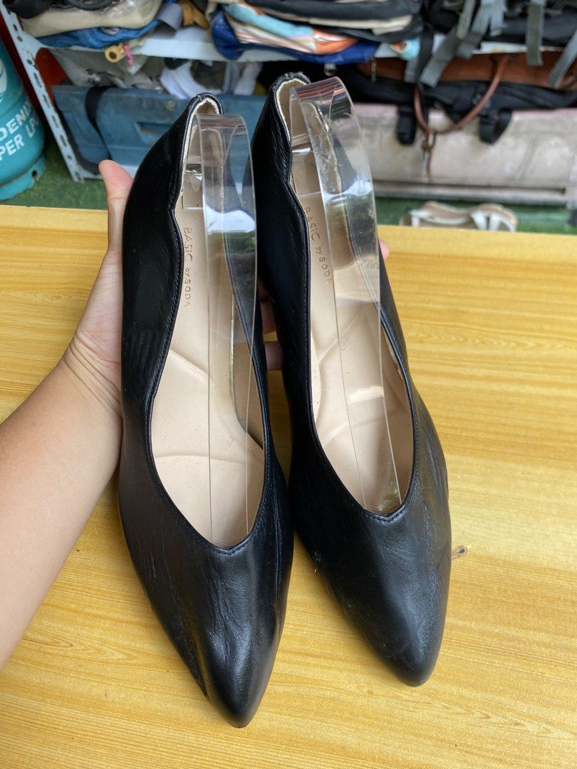 BASIC by SODA" black leather pointed-toe pumps. (Category: Heels) located in Davao. Submitted by kurt2021.turtle (Listing ID 1466598606, Image 2). Description: .