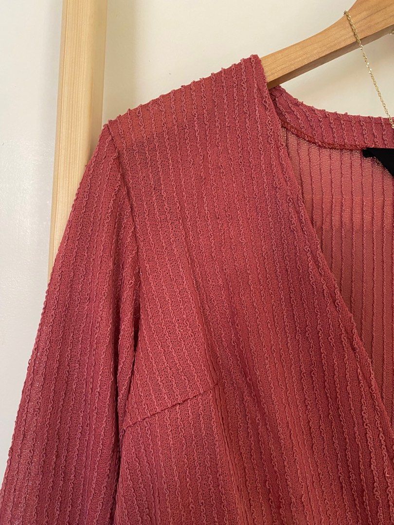 B&B Dusty Rose Textured V-Neck Blouse with Drawstring (Category: Blouses) located in Santa Rosa. Submitted by wanderized.wardobe (Listing ID 1466603053, Image 2). Description: Price: 249 php Size: Medium - Large Bust: 38 inches Length: 23 inches Payment first via Gcash Regular J&T Lalamove Orders will be shipped within 1-3 days after payment. Location: Santa Rosa Laguna ▪️Please manage your expectations. I am selling preloved/ukay but well loved 