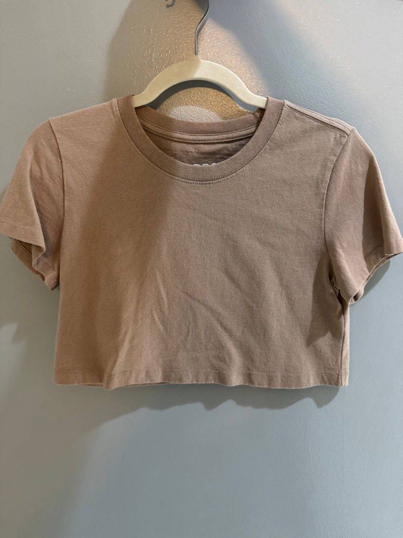 BDG Brown Ribbed Crop Top XS (Category: Sleeveless) located in Taguig. Submitted by anxmz (Listing ID 1466674835, Image 1). Description: - Brand: BDG - Size: XS - Color: Brown (Neutral earth tone) - Neckline: Classic crew neck - Sleeves: Short sleeves - Material: Soft, comfortable cotton blend - Fit: Everyday cropped fit - Styling: Easy to pair with high-waisted denim or skirts; great for layering.
