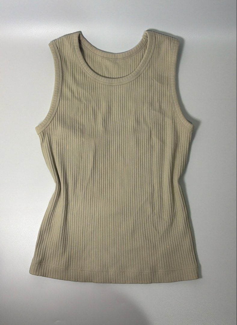 Beige Ribbed Tank Top (Category: Sleeveless) located in Carmona. Submitted by camille.02 (Listing ID 1466604671, Image 1). Description: - Color: Beige - Style: Classic scoop neckline, sleeveless - Fabric: Super soft, stretchy knit.