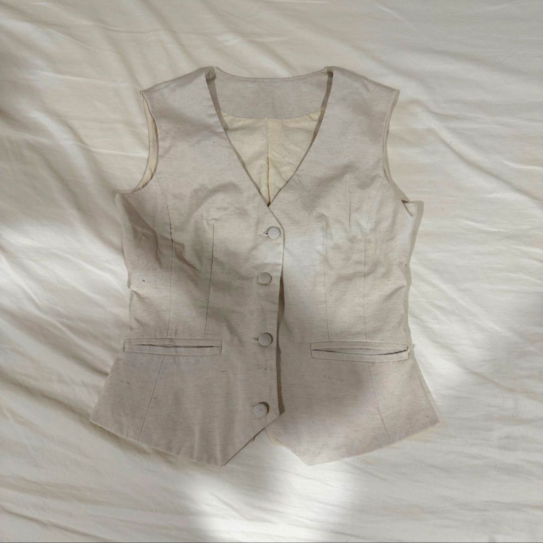 Beige Vest (Category: Sleeveless) located in Manila. Submitted by jeanettetaneca (Listing ID 1466677533, Image 1). Description: - Size: S - NOTE: This might be too loose for XS since it’s already loose on me pa din on the chest part even tho I had the buttons adjusted already so it will fit tighter :( - RFS: don’t see myself wearing it again huhu - See last pic for when worn. - Last price already! I got this at Rotacion for P900. NO HAGGLING PLS.