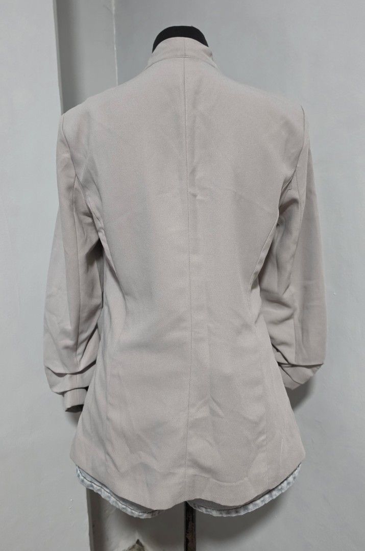 Belle Vere Beige Open Front Blazer Size S (Category: Coats, Jackets and Outerwear) located in Paranaque City. Submitted by franinnashop (Listing ID 1466607976, Image 3). Description: DECLUTTER SMALL TO MED PARANAQUE CITY - Brand: Belle Vere - Size: S (US, CA, UK, EU, AUS) - Color: Beige - Material: Smooth, lightweight fabric - Design: Open front, structured collarless lapel, side pockets - Sleeves: Long sleeves with gathered cuffs - Origin: Made 