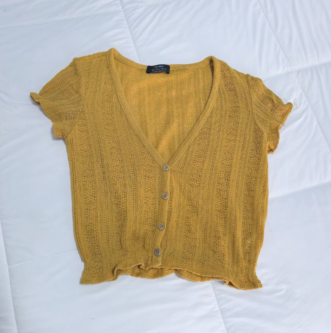 Bershka Yellow Top, Small (Category: Blouses) located in Naga. Submitted by princessta62477 (Listing ID 1466717853, Image 1). Description: .