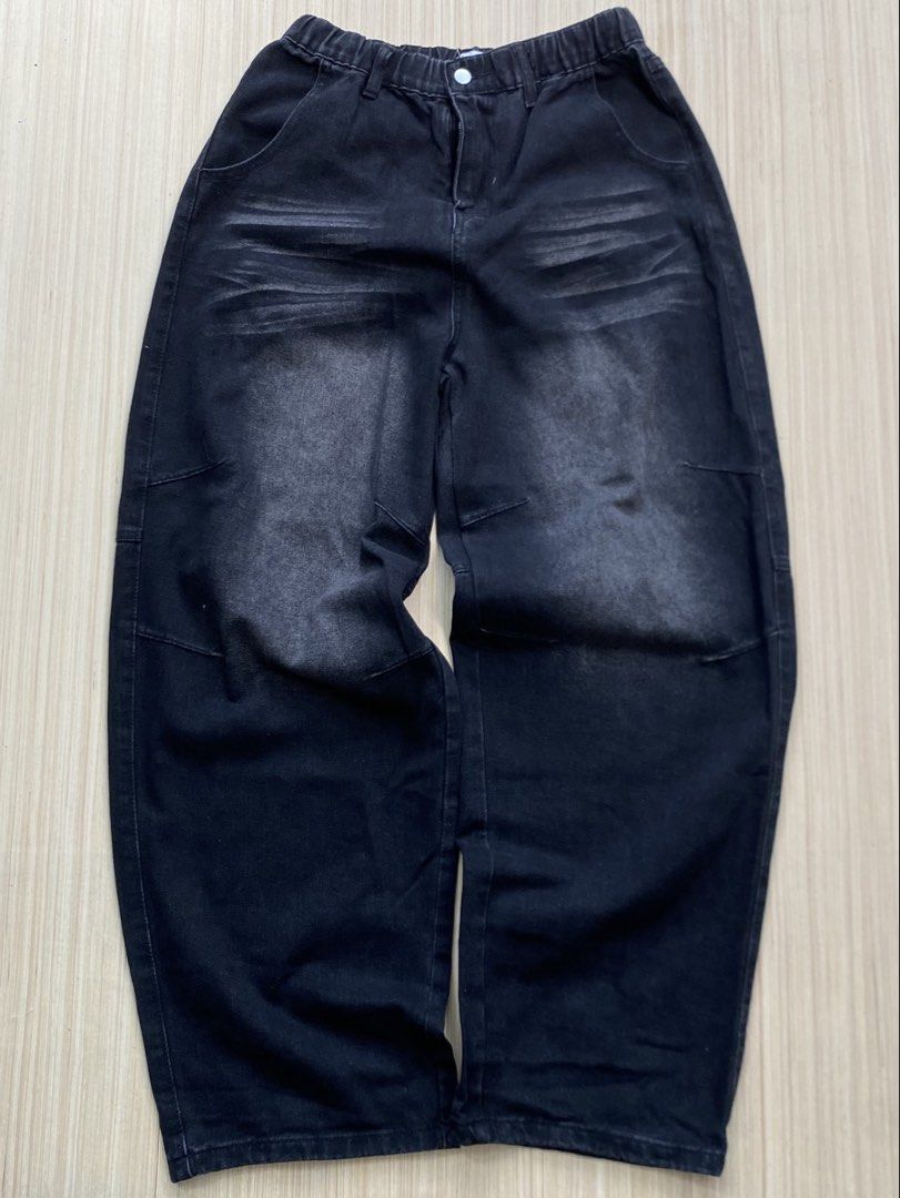 Black Baggy Pants (Category: Jeans) located in Manila. Submitted by argelsanti50438 (Listing ID 1466763704, Image 1). Description: size 28-34 (garterized) length 42.