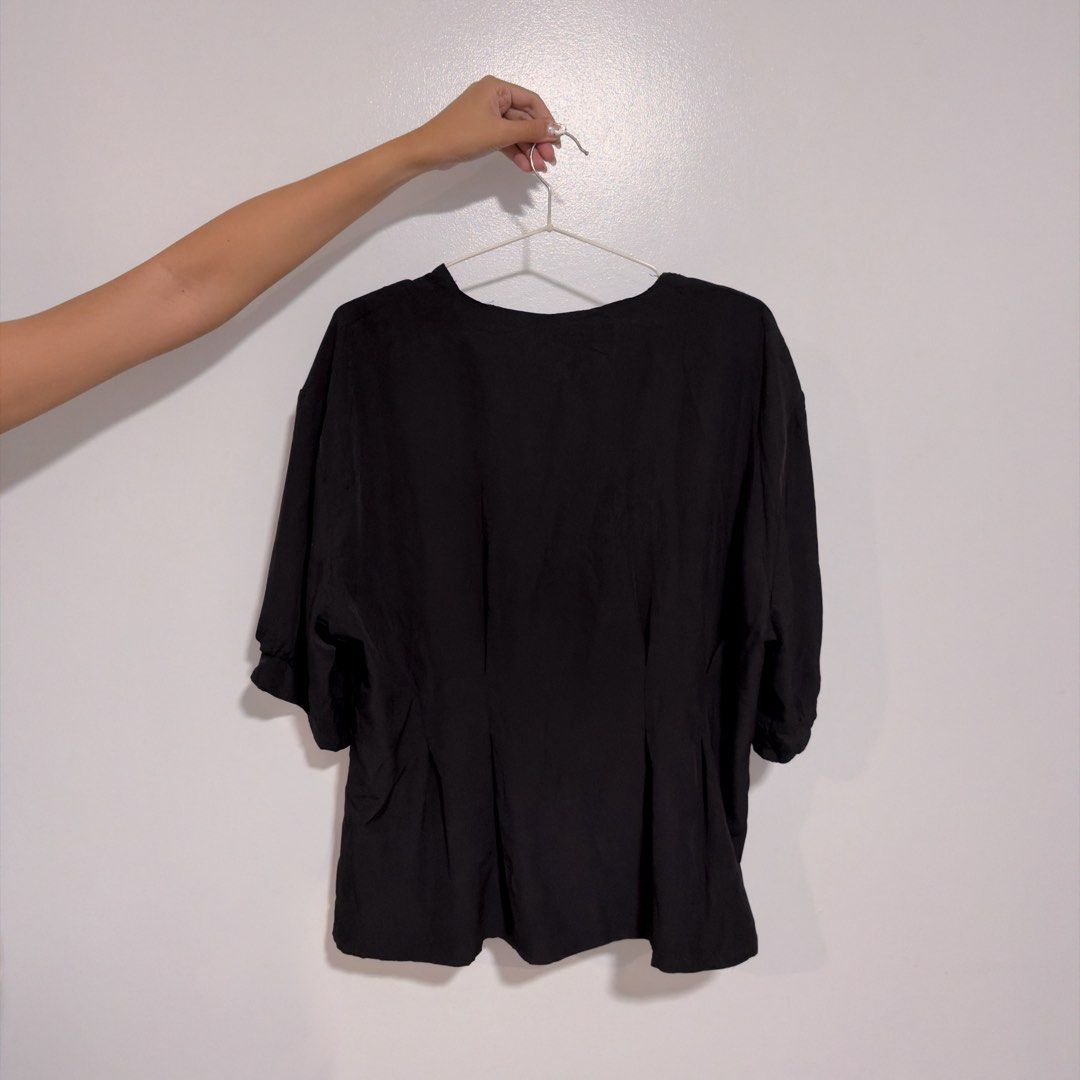 black button down top (Category: Blouses) located in Cebu City. Submitted by cuteoncue (Listing ID 1466753655, Image 3). Description: large-xl.