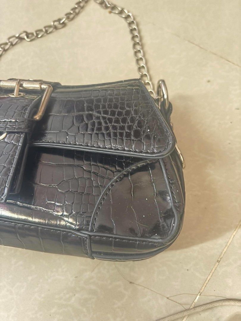 Black croc bag (Category: Luxury Bags & Wallets) located in Antipolo. Submitted by shawnross2 (Listing ID 1466752113, Image 1). Description: - slight paint splash (unnoticeable) - with free sunglasses and clamp.