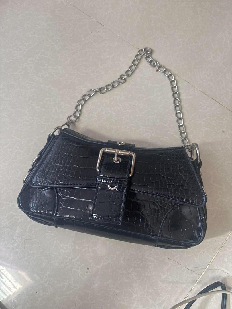 Black croc bag (Category: Luxury Bags & Wallets) located in Antipolo. Submitted by shawnross2 (Listing ID 1466752113, Image 2). Description: - slight paint splash (unnoticeable) - with free sunglasses and clamp.