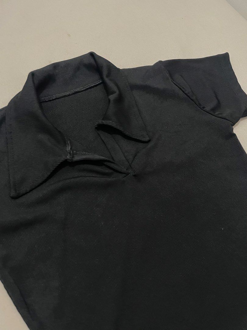 Black Crop Top (Category: Sleeveless) located in Manila. Submitted by eyyarrios82239 (Listing ID 1466592685, Image 2). Description: Preloved Selling Price — P80.00 Size — Small to Medium Courier — Lalamove or Self Pick Up Only Location — Balingasa, Quezon City (Near Ayala Malls Cloverleaf/ A.Bonifacio) Mode of Payment — Gcash upon pick up.