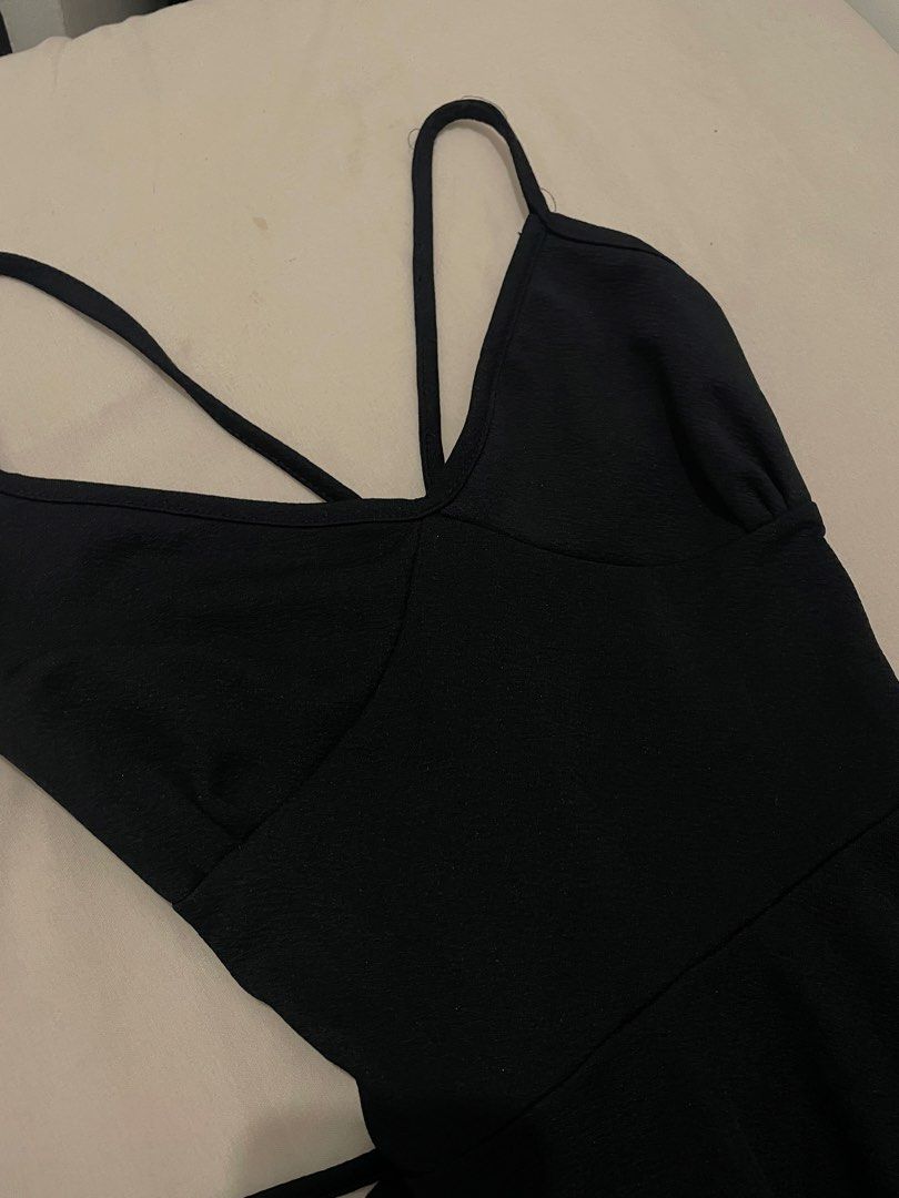 Black Dress (Category: Dresses) located in Manila. Submitted by eyyarrios82239 (Listing ID 1466591536, Image 2). Description: Preloved Dress Selling Price — P100.00 Size — Small to Medium Courier — Lalamove or Self Pick Up Only Location — Balingasa, Quezon City (Near Ayala Malls Cloverleaf/ A.Bonifacio) Mode of Payment — Gcash upon pick up.