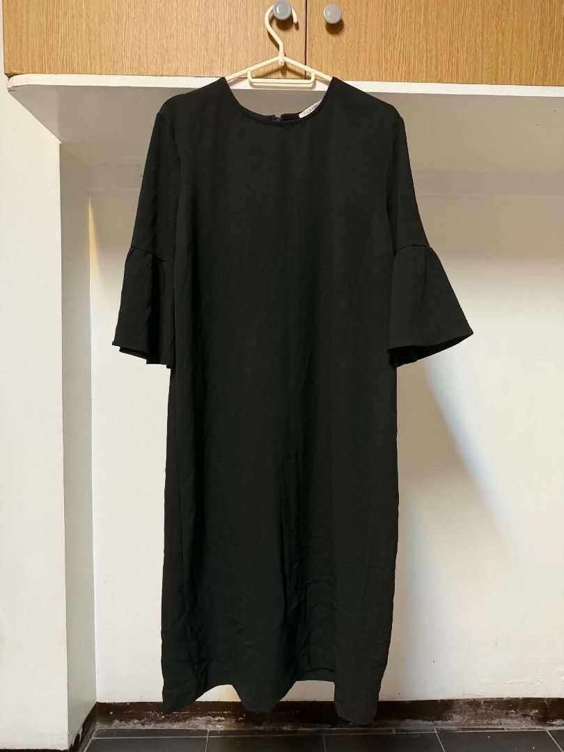 Black Dress (Category: Dresses) located in Manila. Submitted by atozstuff (Listing ID 1466627068, Image 1). Description: .