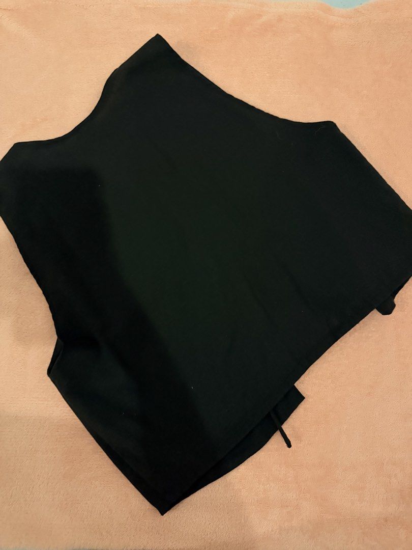 Black Front Tie Crop Vest Top Size XL (Category: Sleeveless) located in Pasig City. Submitted by shop.gelss (Listing ID 1466770295, Image 2). Description: - Color: Black - Size: XL - Style: Sleeveless V-neck vest with front tie closure (two fabric strings) - Design: Plain back, lightweight fabric - Versatility: Great for layering over tees or wearing on its own.