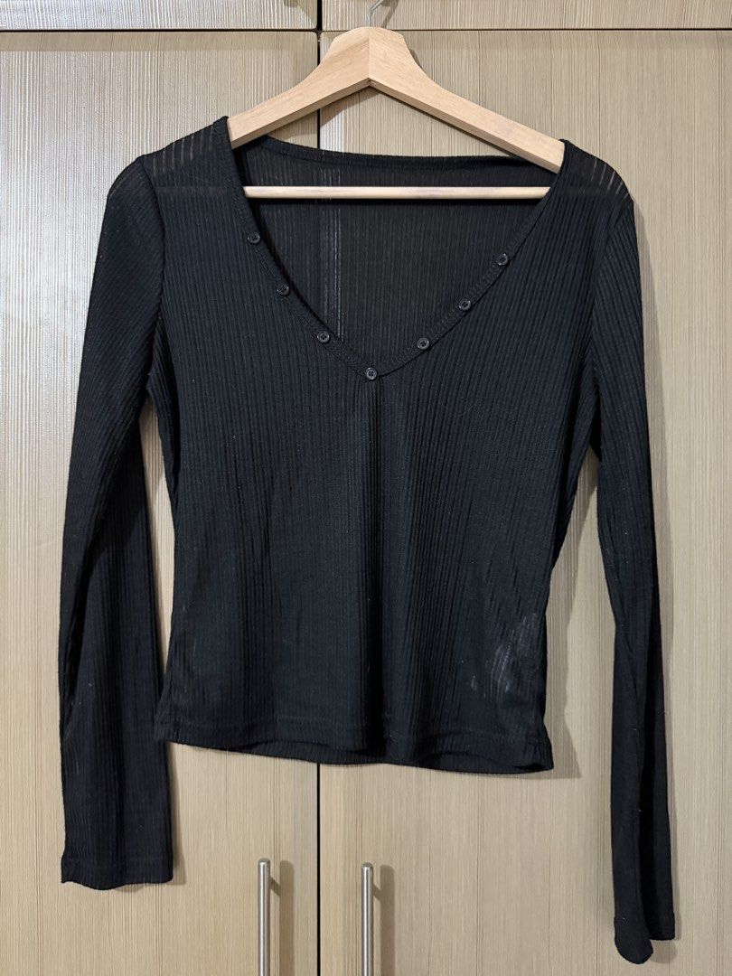 Black Long Sleeve Ribbed V-Neck Button Top (Category: Longsleeves) located in Taguig. Submitted by mengxir20193848 (Listing ID 1466673852, Image 1). Description: - Color: Black - Material: Lightweight fine-knit with vertical ribbing - Neckline: Deep V-neck with dark button accents - Fit: Slim-fit long sleeves with a standard straight hem - Style: Versatile basic piece, perfect for layering or everyday wear.