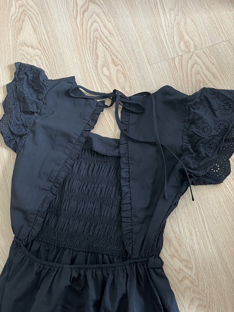 Backless Maxi Dress (Category: Dresses) located in Pasig City. Submitted by Kendoll (Listing ID 1466682286, Image 3). Description: -Fits S-M -backless -128cm .