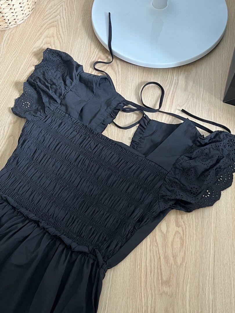 Backless Maxi Dress (Category: Dresses) located in Pasig City. Submitted by Kendoll (Listing ID 1466682286, Image 2). Description: -Fits S-M -backless -128cm .