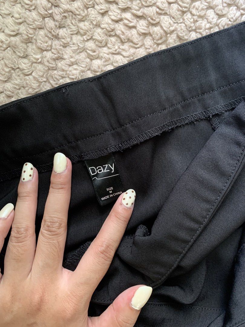 Black Midi Skirt (Category: Skirts) located in Manila. Submitted by nuelaar (Listing ID 1466743844, Image 3). Description: size 27-28.