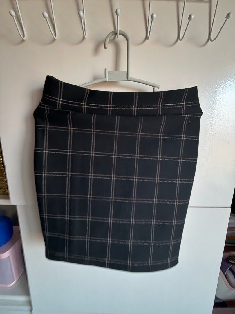 Black Plaid Pencil Skirt Grid Pattern Checkered (Category: Skirts) located in Quezon City. Submitted by bubspreloved (Listing ID 1466722419, Image 1). Description: - Style: High-waisted pencil skirt with a thick waistband - Pattern: Black with a white and pink grid check design - Length: Hits around knee length - Material: Stretchy, super comfortable fabric - Versatility: Clean cut, perfect to pair with plain tops for work or casual days.