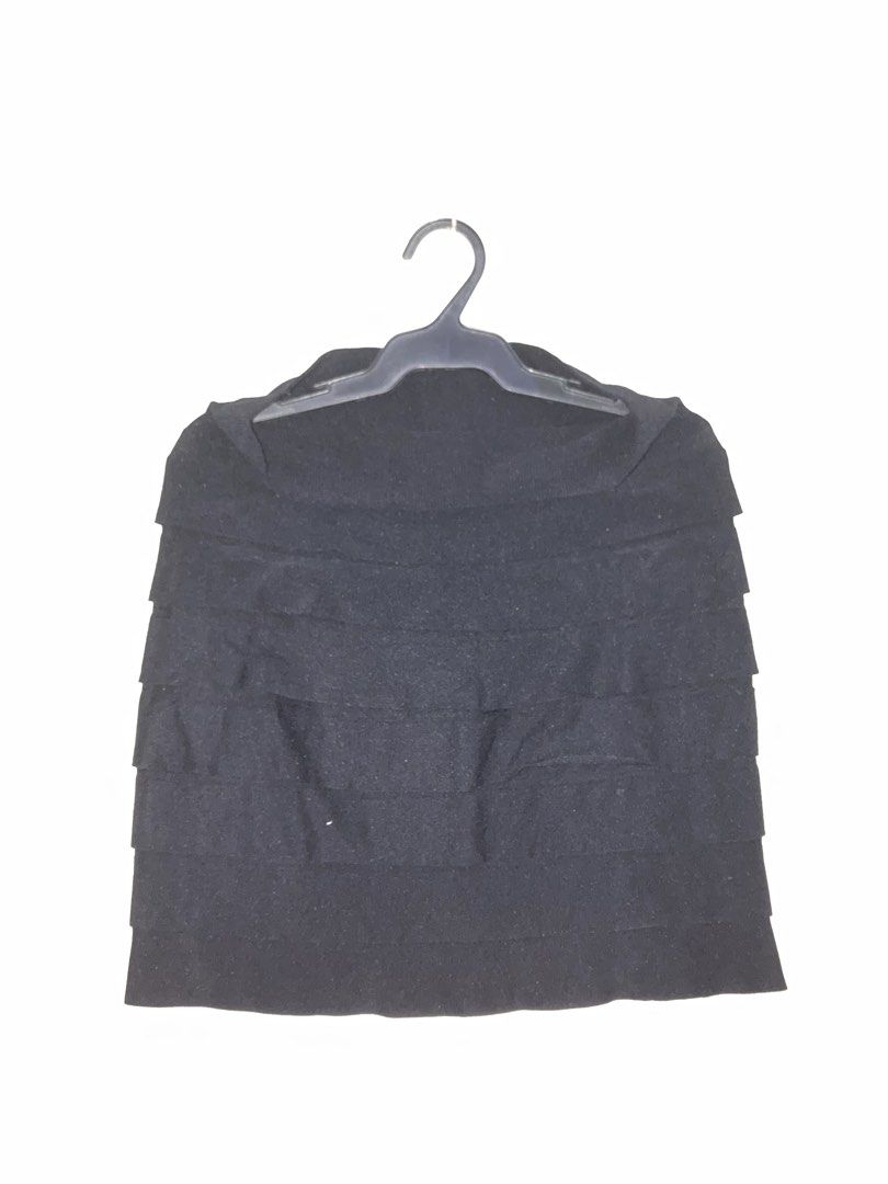 Black pleated mini skirt (Category: Skirts) located in Daraga. Submitted by nanasnonsense (Listing ID 1466718407, Image 2). Description: PROMO! BUY 9 FOR 500 + GET 1 FREE - applicable for PHP 79 tops and/or dresses from my listings - choose free item from free pile Items are all preloved or thrifted so please manage your expectations. Thank you! .