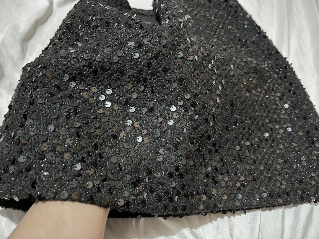 Black Sequin A-Line Mini Skirt (Category: Skirts) located in Subic. Submitted by cyrelll (Listing ID 1466647020, Image 2). Description: SIZE: 24-25 inches.