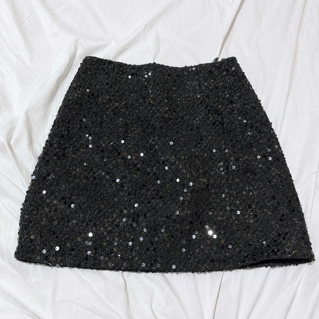 Black Sequin A-Line Mini Skirt (Category: Skirts) located in Subic. Submitted by cyrelll (Listing ID 1466647020, Image 1). Description: SIZE: 24-25 inches.