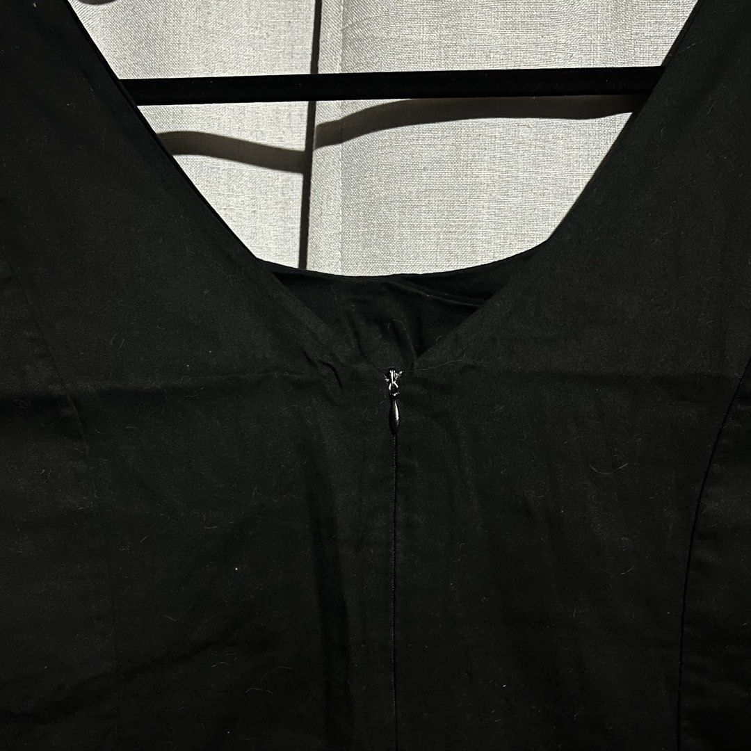 Black Sleeveless Mini Dress (Category: Dresses) located in Tanjay. Submitted by febmarie (Listing ID 1466730314, Image 3). Description: With zipper closure on the back 📍 Negros Oriental 📦 J&T — SF c/o buyer .
