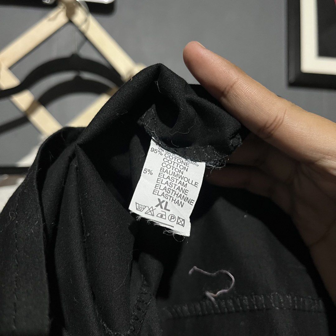 Black Sleeveless Mini Dress (Category: Dresses) located in Tanjay. Submitted by febmarie (Listing ID 1466730314, Image 2). Description: With zipper closure on the back 📍 Negros Oriental 📦 J&T — SF c/o buyer .
