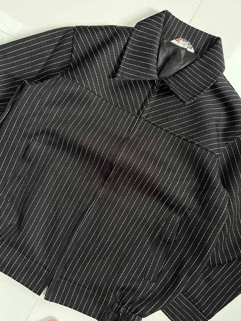 Black Striped Harrington Jacket (Category: Coats, Jackets and Outerwear) located in Bacolod City. Submitted by danielle5_ (Listing ID 1466582935, Image 3). Description: Small, 20x23 Flaws: none Mine: 350.