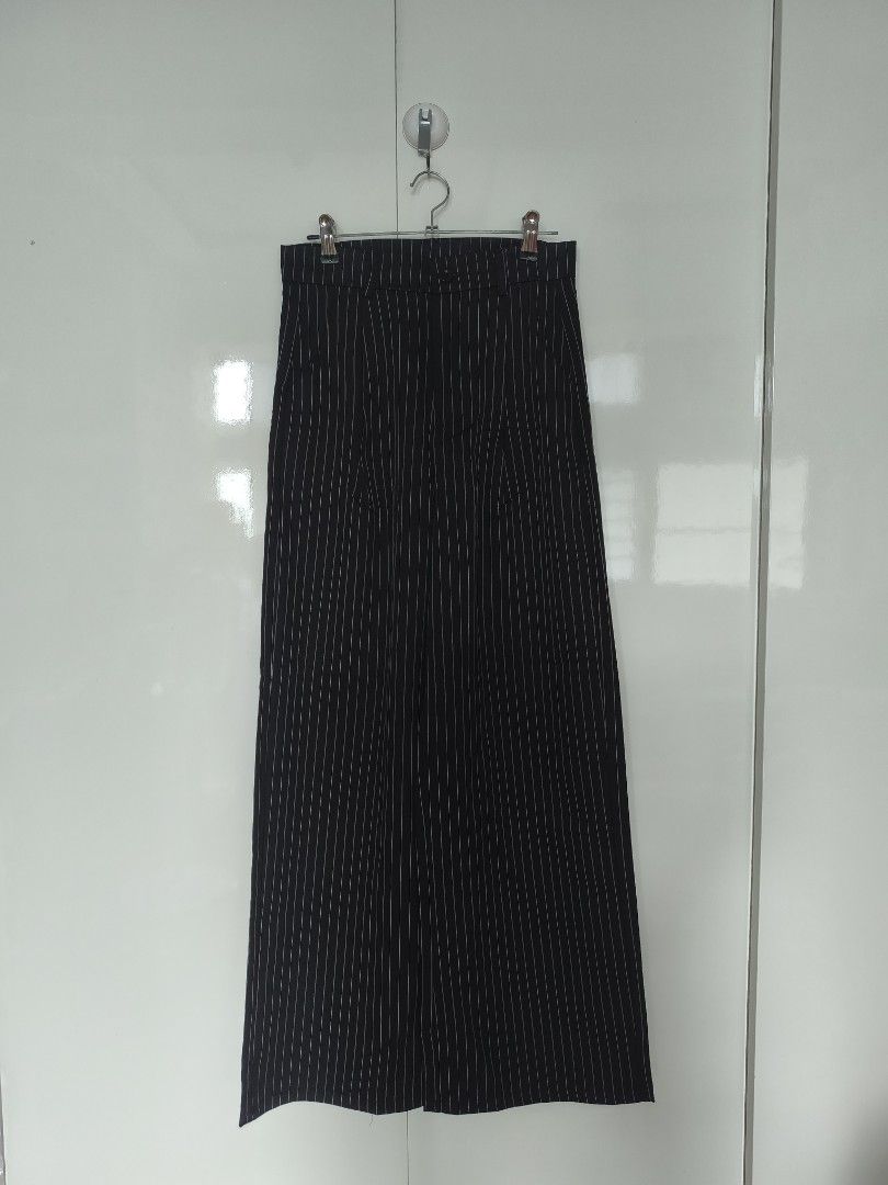 Black Stripes Wide Leg Trouser (Category: Coats, Jackets and Outerwear) located in Manila. Submitted by smilefashion08 (Listing ID 1466574670, Image 1). Description: .