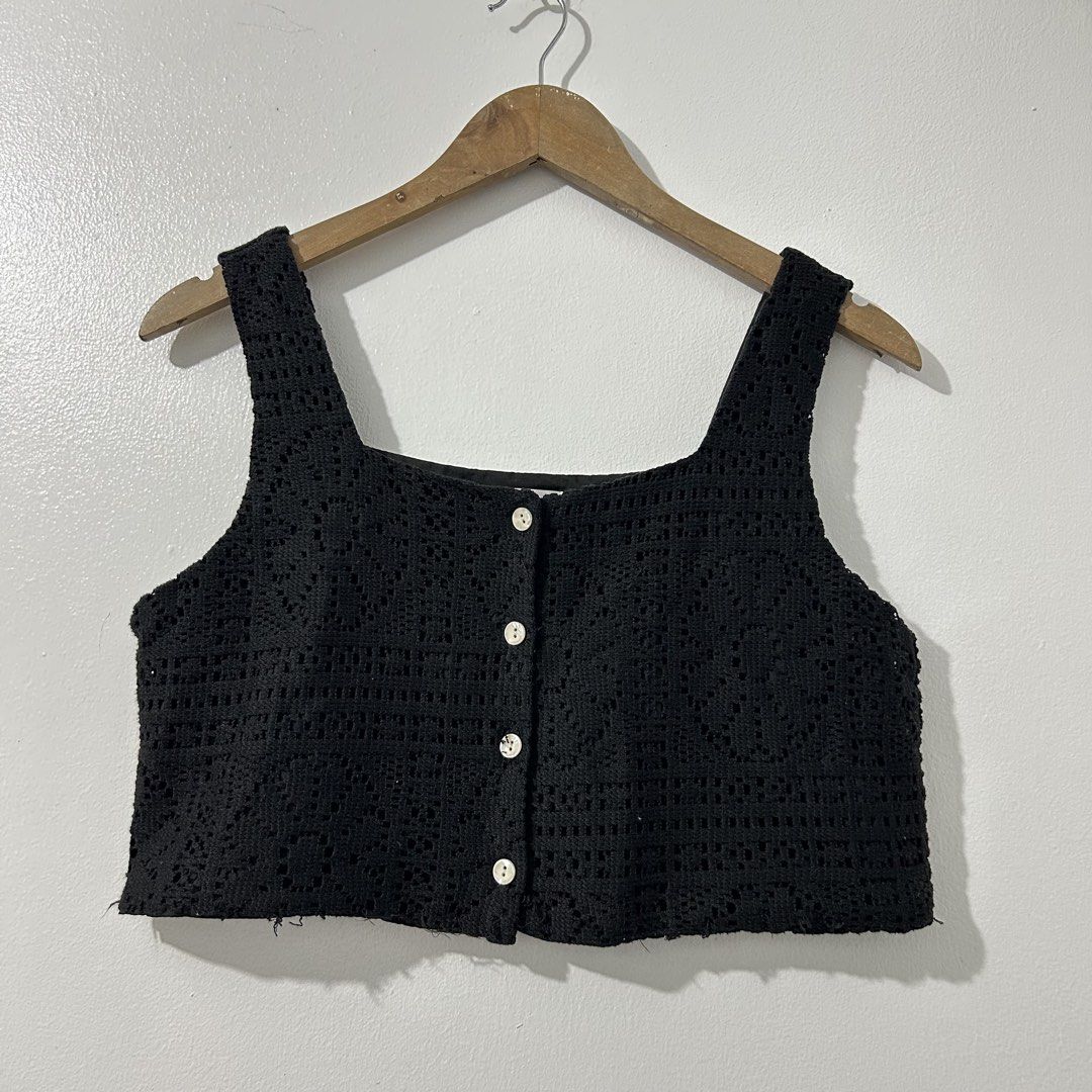 Black Top (Small to Medium) (Category: Sleeveless) located in Caloocan City. Submitted by lulufanatics (Listing ID 1466715977, Image 1). Description: For Free If there's a purchase on my listing more than 500Php..