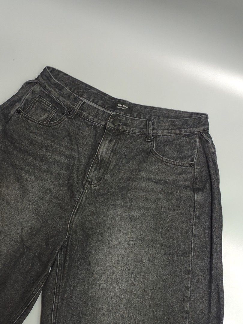 Black washed jorts (Category: Shorts) located in Cagayan de Oro. Submitted by solo_d3lux (Listing ID 1466723518, Image 2). Description: ‼️ Black washed jorts‼️ Waist - 36 Thigh - 16 Length - 28.5 Hem - 15 Location: Mindanao, CDO No issue ✅ Need wash MOP: Gcash/Cash MOD: Jnt Express/Meet up Unli video call on fb for safer transaction. Pm me to purchase!! 📩📩.