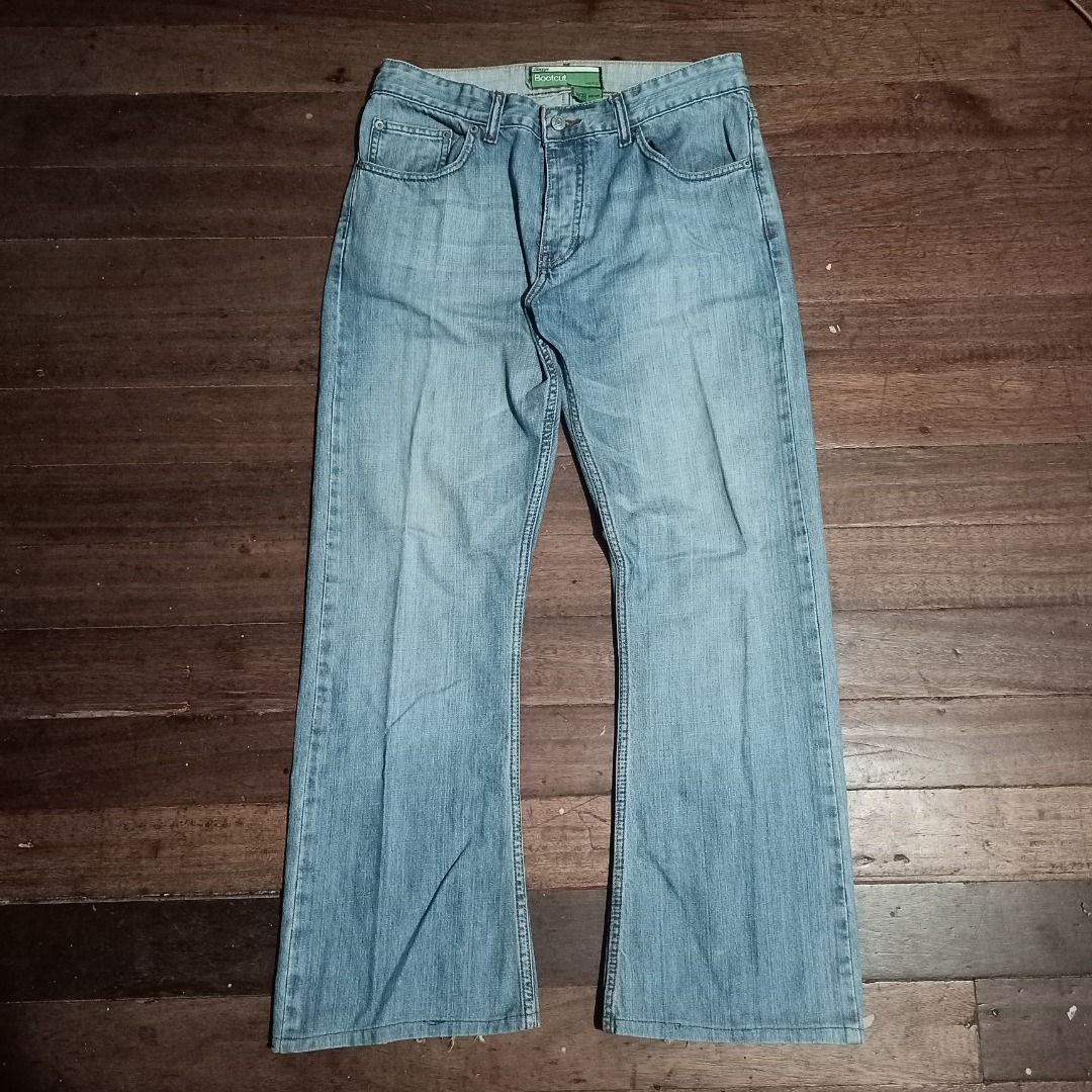 Blagger Bootcut Jeans (Category: Jeans) located in Cavite. Submitted by kurtgg.what (Listing ID 1466689985, Image 1). Description: Bootcut jeans with heel bite Good Condition DM! COURIER: J&T/LALAMOVE - Trendy light blue wash denim with a stylish flare leg cut - Classic 5-pocket styling featuring a secure zip fly and button closure - Edgy distressed hems at the bottom ankles - Unique contrast stitching detail on the back pockets - Super easy to m