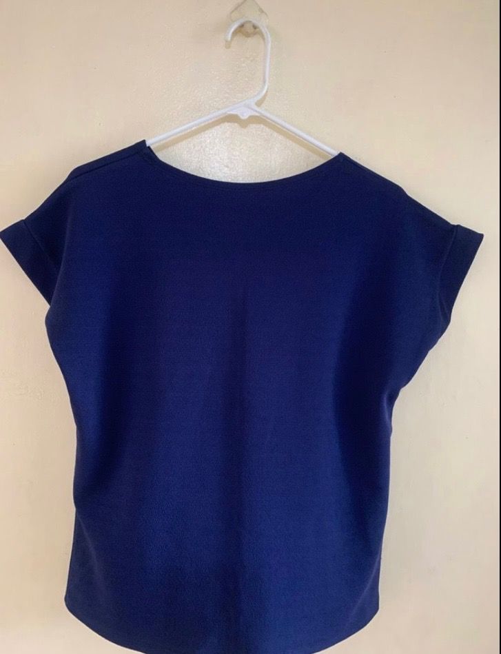 Blue Blouse Womens (Category: Blouses) located in Valenzuela. Submitted by clickandshoppreloved (Listing ID 1466611763, Image 2). Description: Blue Blouse Womens Onhand, Medium Ontag, (22L x 19W) Color : Blue (Excellent Condition, Good As New).