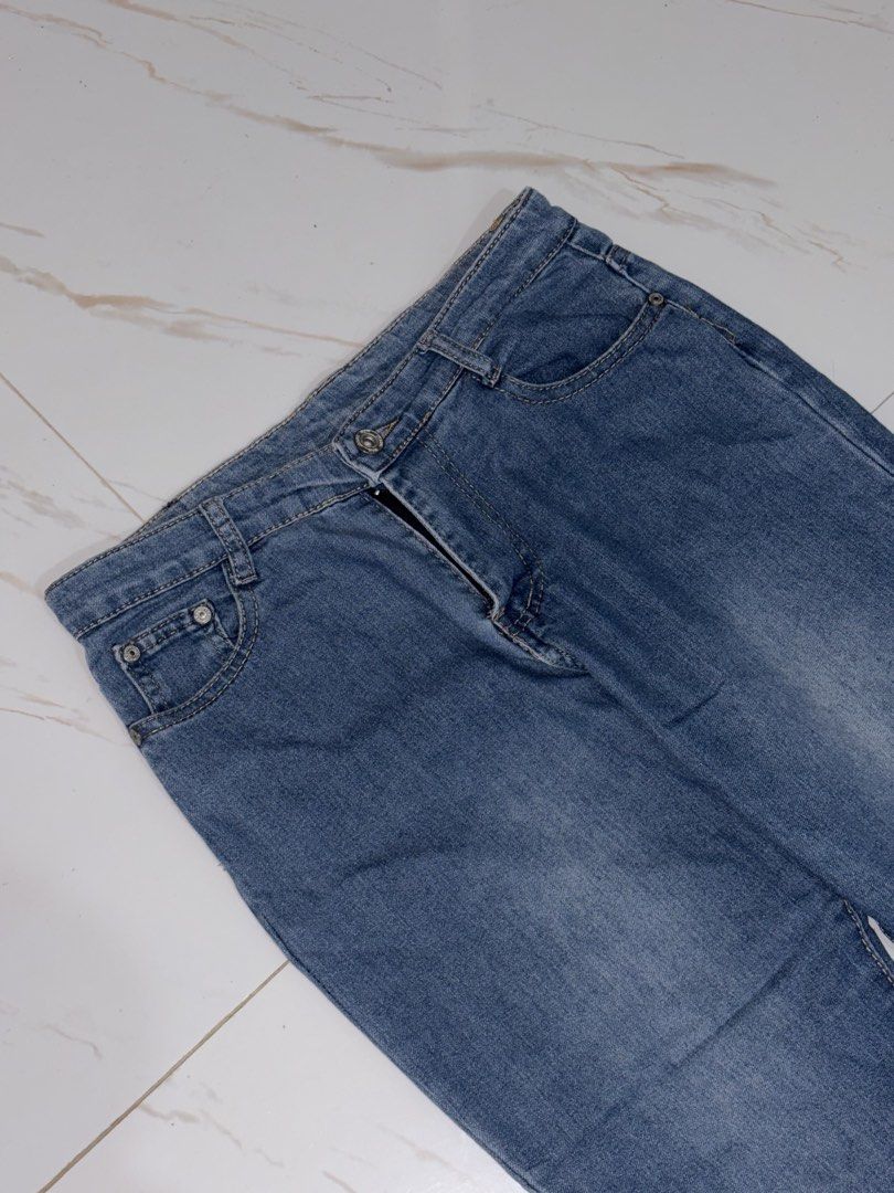 Blue flared denim jeans pants (Category: Jeans) located in Makati City. Submitted by sandra_ali (Listing ID 1466740933, Image 2). Description: Size 27 Flare Pants.