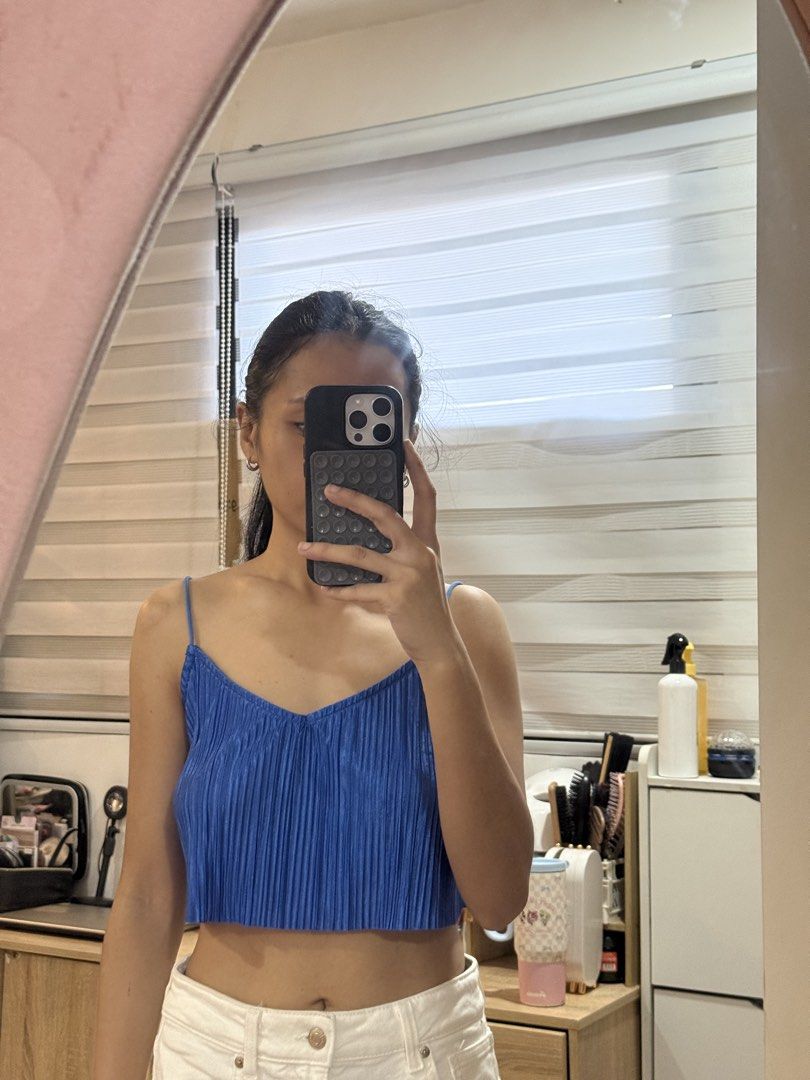 Blue Pleated Crop Top Cami (Category: Sleeveless) located in Manila. Submitted by mightystone-d948cd (Listing ID 1466771809, Image 1). Description: - Color: Electric blue - Design: Pleated texture, V-neckline, thin spaghetti straps - Fit: Cropped length, stretchy and comfortable fabric - Styling: Great with high-waisted shorts or jeans - Condition: Worn a few times, still in great shape.