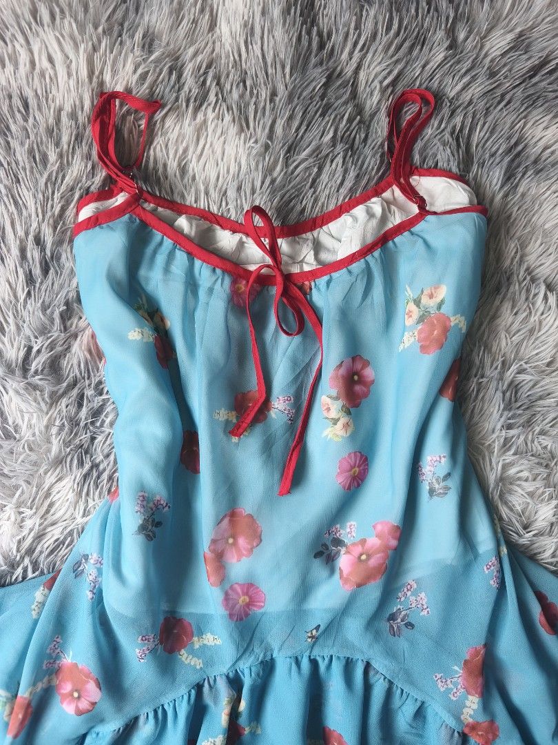 Blue Sheer Floral Camisole (Category: Sleeveless) located in General Trias. Submitted by shanicemau09687 (Listing ID 1466708724, Image 3). Description: (M-L) bust: 38in, length: 18in no issue.