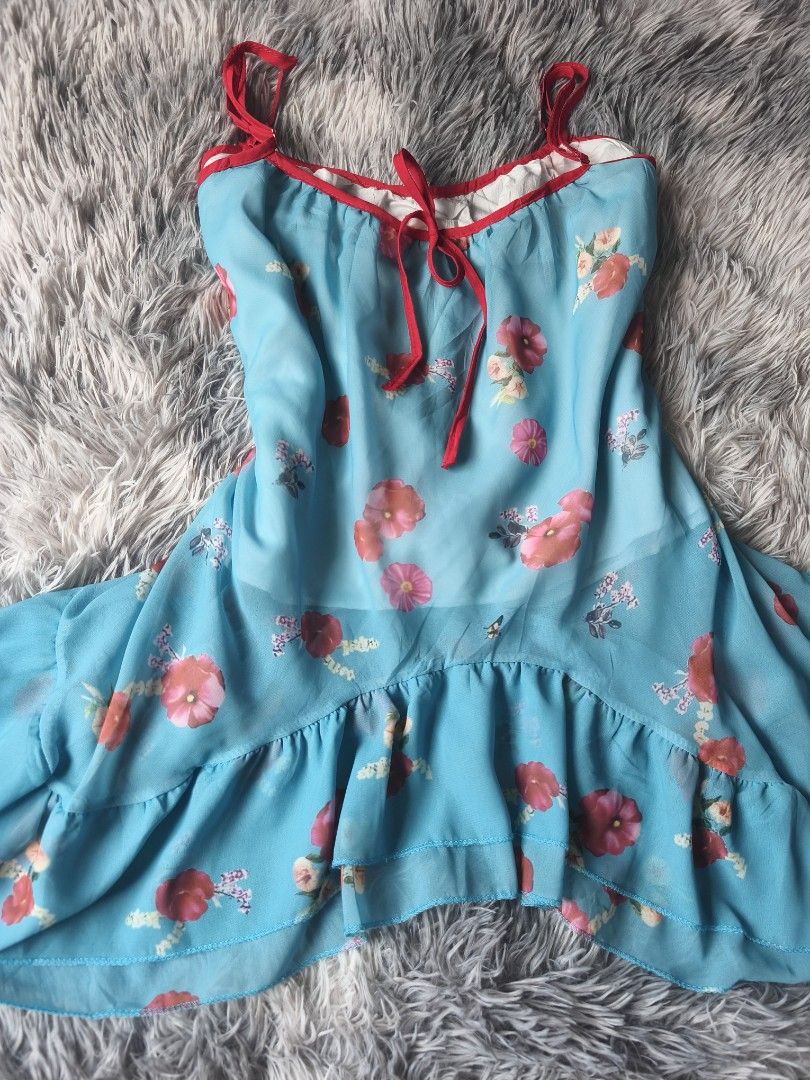 Blue Sheer Floral Camisole (Category: Sleeveless) located in General Trias. Submitted by shanicemau09687 (Listing ID 1466708724, Image 2). Description: (M-L) bust: 38in, length: 18in no issue.