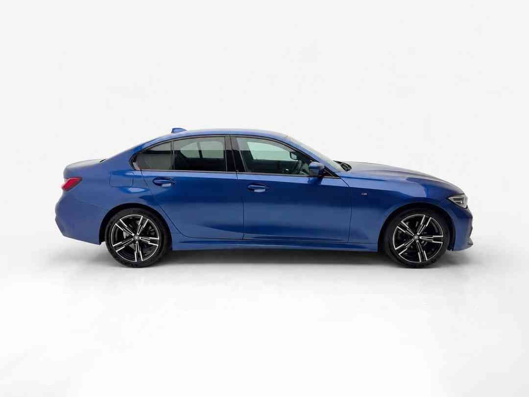 BMW 3 Series Sedan 318i M Sport (A) (Category: Used Cars) located in Singapore. Submitted by vincar_pre-owned (Listing ID 1466618098, Image 2). Description: BMW 318i is seen as a good entry point into the BMW 3 Series lineup, offering the brand's renowned driving dynamics at a more accessible price point. It provides a balance of luxury, performance, and efficiency. In comparison to rivals in the luxury compact sedan segment, the 318i stands out 
