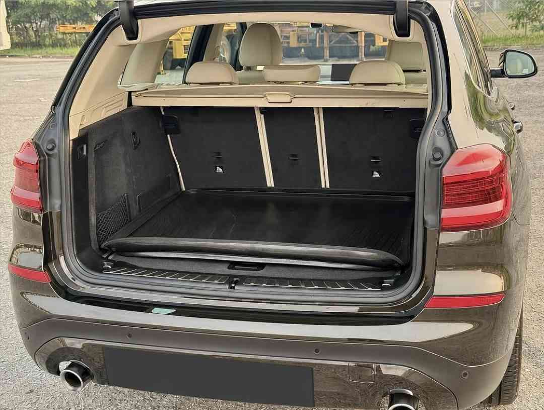 BMW X3 sDrive20i (A) (Category: Used Cars) located in Singapore. Submitted by carousell_certified_partners (Listing ID 1466600295, Image 3). Description: 1 owner unit with full agent service records available. Well cared for with original paintwork and kept in pristine condition inside and out. Enjoy added peace of mind with a lifetime engine warranty included. All trade-ins welcome. Bank/ in-house loan available. Contact us today to arrange a vi