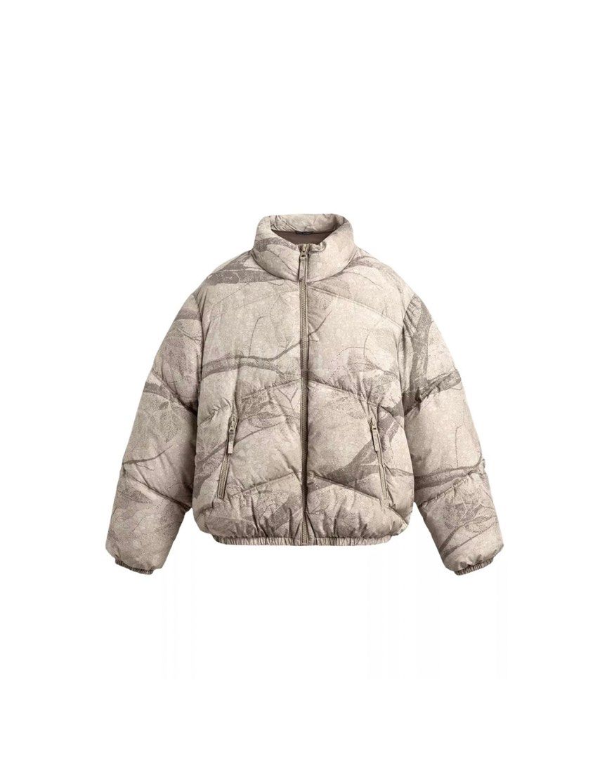 Bnew ZARA MAN ABSTRACT PRINT PUFFER JACKET SMALL (Category: Coats, Jackets and Outerwear) located in Batangas. Submitted by declutterphhh (Listing ID 1466745103, Image 1). Description: Bnew wt tag Ref 3833/450 Size Small for men, M - L Womens Sourced from Zara PH W: 25” | L: 26”| Sleeves: 25” Not entertaining LP messages original price P4,995.