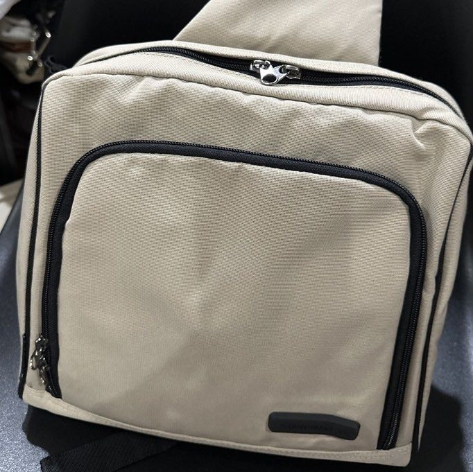 Body Bag / Sling bag (Category: Sling Bags) located in Manila. Submitted by krystalchewey_ (Listing ID 1466607113, Image 2). Description: Used Actual Photo Posted 790php Simon&Co.