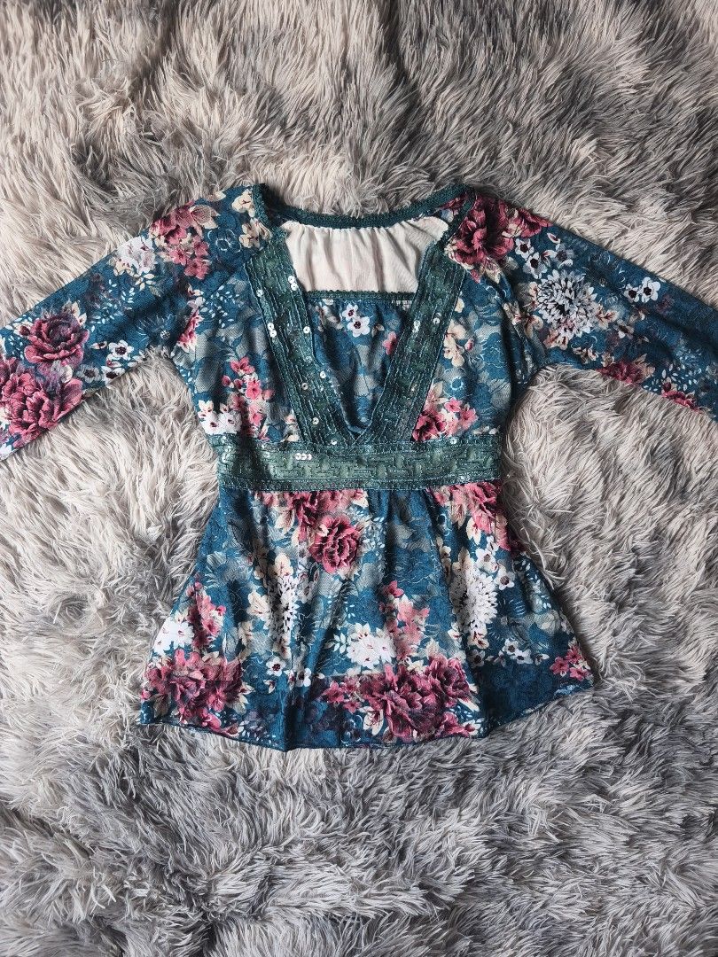 Bohemian Fairy Style Sequins Top (Category: Others Tops) located in General Trias. Submitted by shanicemau09687 (Listing ID 1466709162, Image 1). Description: (Xs-S)bust: 32in, length: 22in no issue.